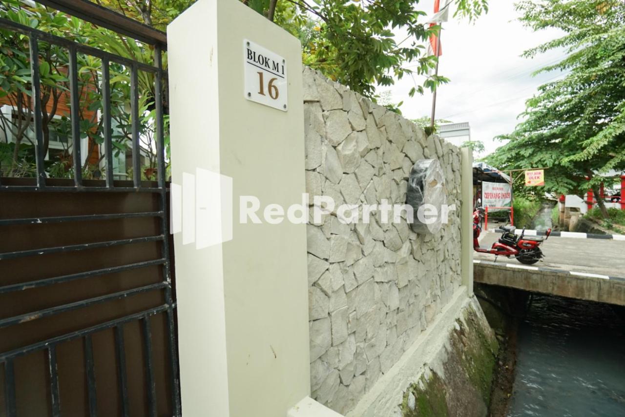 Fazza Syariah Mitra Reddoorz Hotell Jakarta Eksteriør bilde